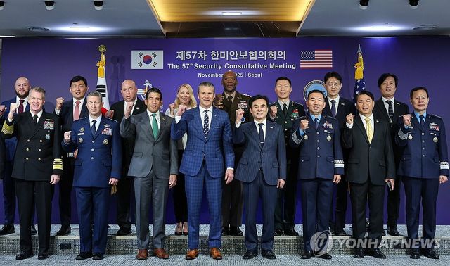 기념 촬영하는 한미 국방장관