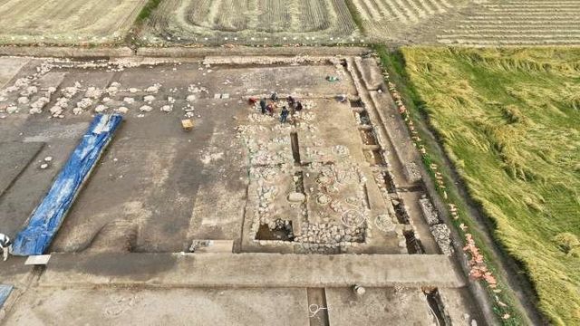 관아 건물터와 축대