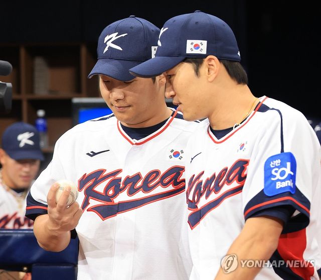 그라운드 들어서는 박해민, 문보경