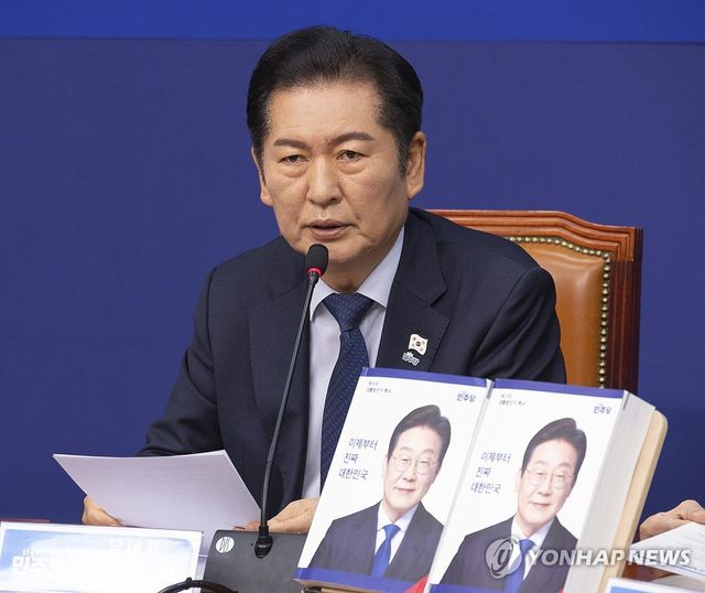 21대 대통령선거 백서 발간 시연회에서 발언하는 정청래 대표