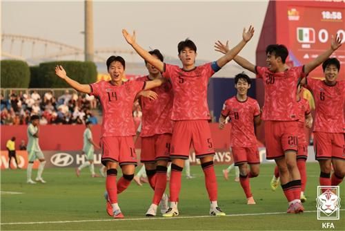 선제골 넣고 기뻐하는 한국 17세 이하(U-17) 대표팀