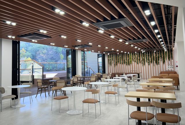 홍제폭포 복합문화센터 내 카페