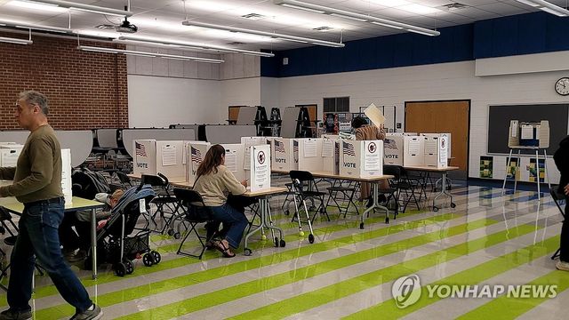 트럼프 첫해 중간평가…버지니아 주지사 선거 투표장