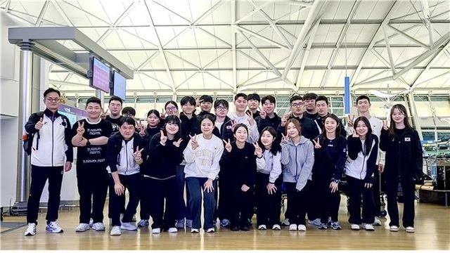 출국을 앞두고 기념사진을 찍은 한국 사격대표팀