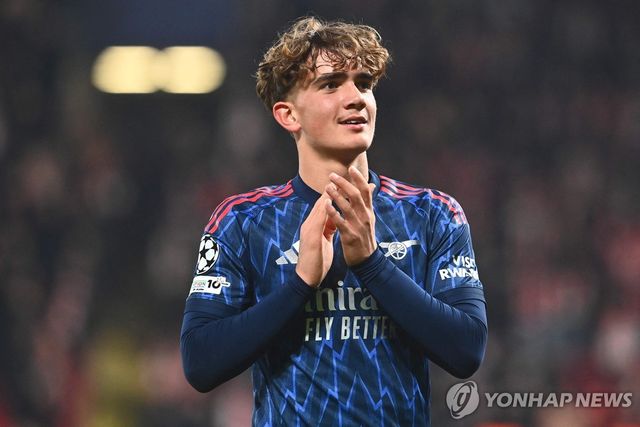 UEFA 챔피언스리그 최연소 출전 기록을 새로 쓴 아스널의 맥스 다우먼.