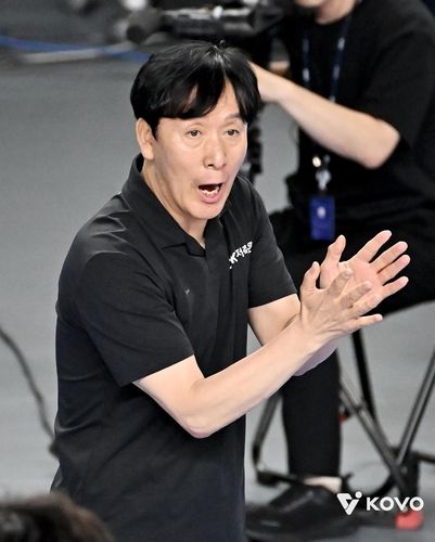 선수들 독려하는 신영철 OK저축은행 감독