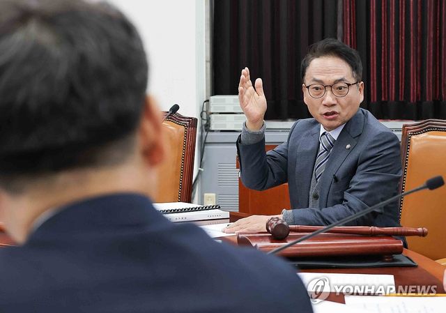 국회 정보위 국방정보본부 국감에서 발언하는 민주당 박선원 간사