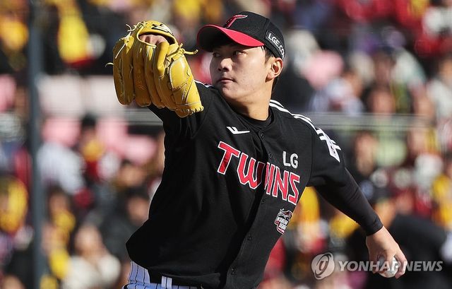 역투하는 김윤식