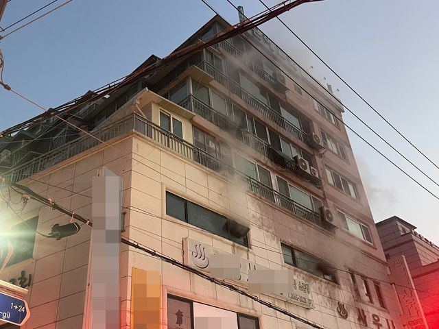 6일 새벽 서울 양천구 신월동 근린생활시설 화재 현장 [촬영 강류나 수습기자]