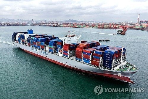 중국 무역항의 컨테이너선