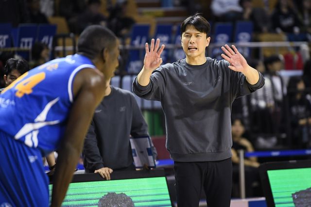 김효범 감독과 니콜슨