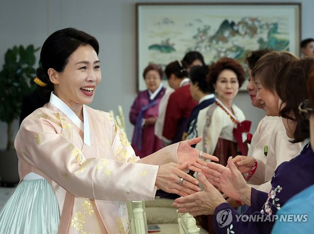 김혜경 여사, 재일본대한민국부인회와 차담회