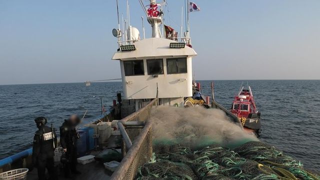 어선 단속 중인 해경