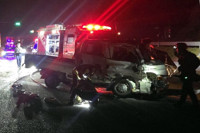 화물차끼리 충돌…어머니·아들 사상