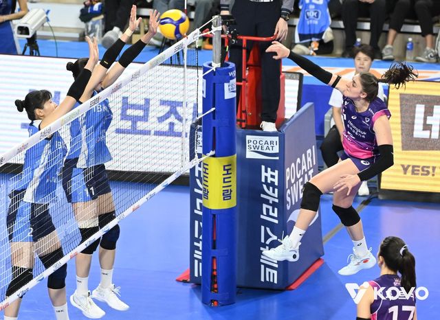 지난 2024-2025시즌 기업은행과 흥국생명 맞대결 장면