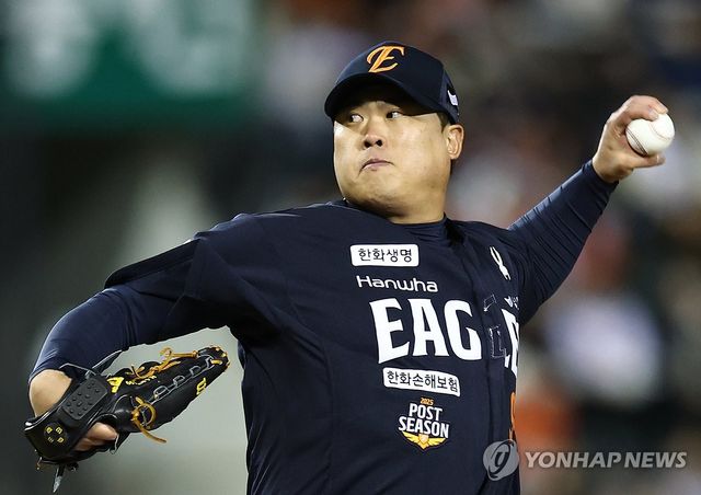 역투하는 한화 선발투수 류현진