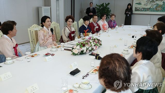 김혜경 여사, 재일본대한민국부인회와 차담회