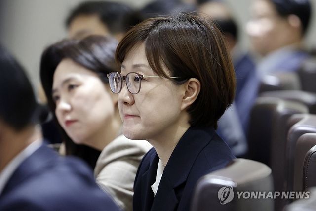 국무회의 참석한 김현지 부속실장