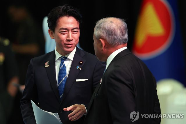 고이즈미 신지로 일본 방위상