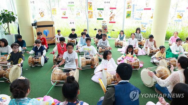 추석 맞아 한국 전통문화 체험하는 외국인 학생들