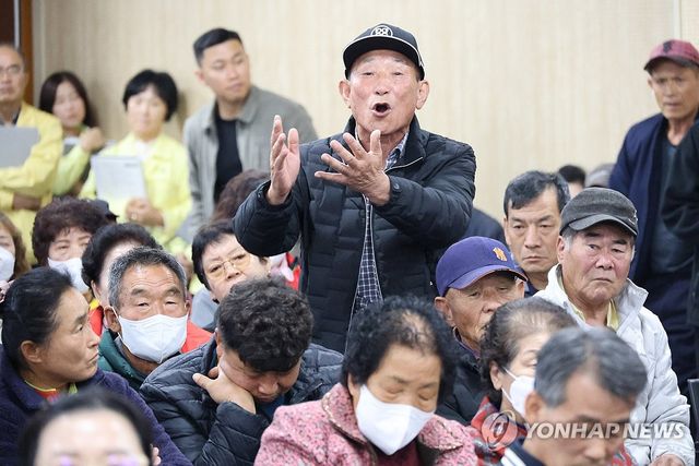 '화학물질 누출' 농작물 보상하라