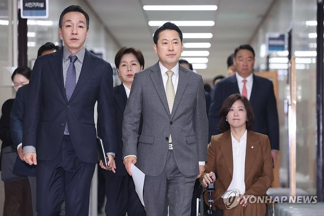 최고위 참석하는 장동혁 대표