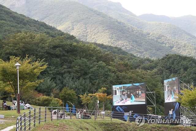 산중에서 즐기는 산악영화제