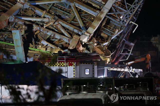 야간작업 이어지는 울산화력 붕괴 현장