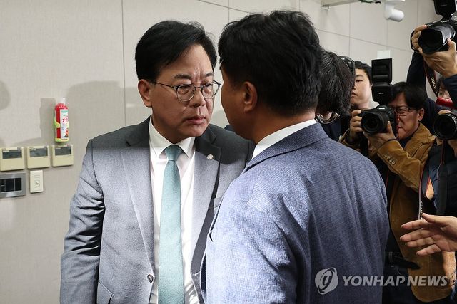 '배치기' 사태로 치달은 운영위 국감