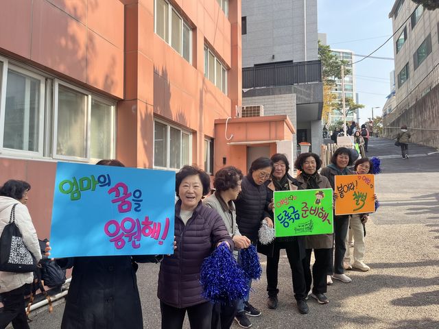 일성여중고, 수험생 격려 떡 전달식