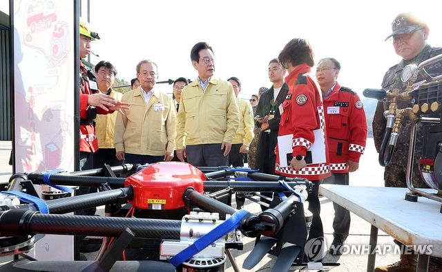 이재명 대통령, 산불진화 장비 시찰
