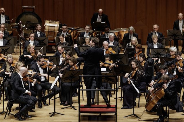 로열 콘세르트헤바우 오케스트라와 지휘자 클라우스 메켈레