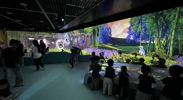울산 태화강생태관 미디어아트 전시공간 '물빛놀이터' 인기