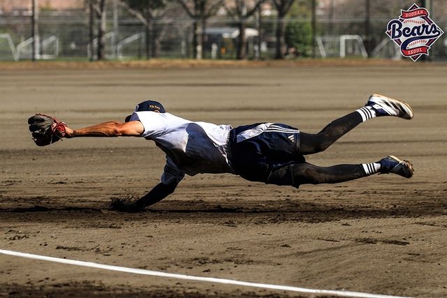 몸을 던지는 두산 내야수 박지훈