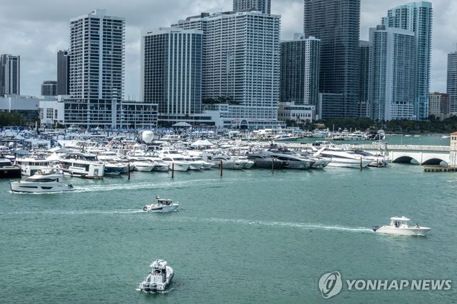 마이애미 해변의 고층건물과 요트(기사와 관련없음) 