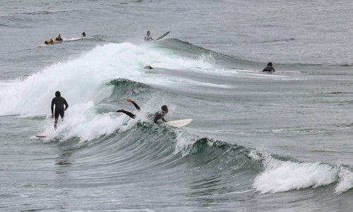 죽도 해변의 서퍼들 [사진/임헌정 기자]