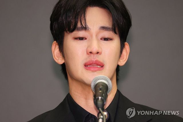 눈물 흘리는 김수현