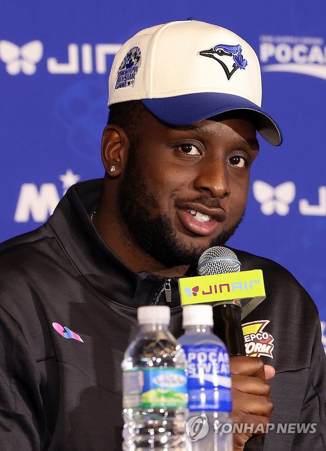 인사말 하는 한국전력 쉐론 베논 에반스