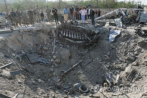 레바논 남부 투라 마을의 이스라엘군 공습 현장 [AFP 연합뉴스. 재판매 및 DB 금지]