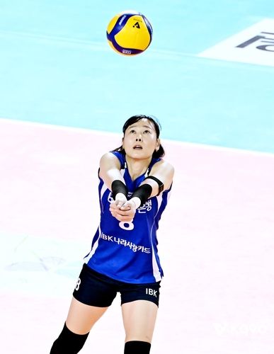 리시브하는 IBK기업은행의 임명옥