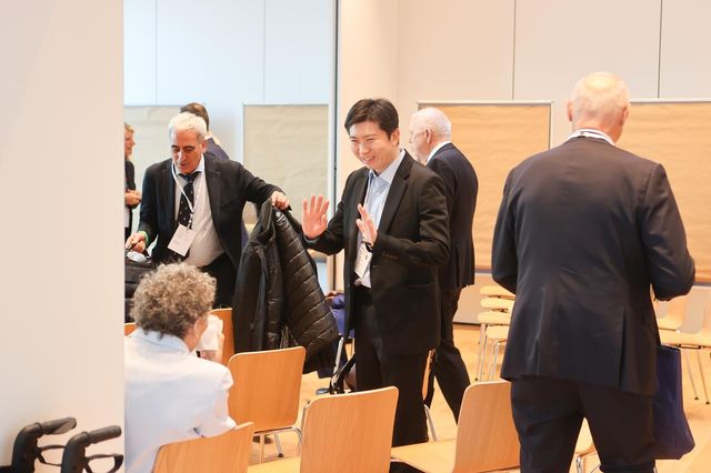 스위스 로잔 IOC 본부를 방문해 스포츠외교 활동에 나선 유승민 회장(중앙)