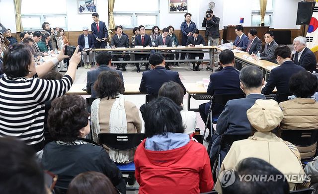 부동산 대책 간담회 참석한 장동혁 대표