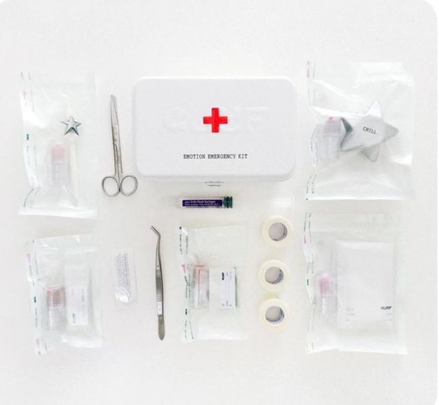 전소미 론칭한 뷰티브랜드의 스페셜 키트 제품.