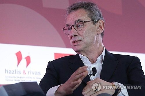 앨버트 불라 화이자 CEO