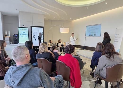 난 6일 뷰티바성형외과 김은연 원장이 한국을 방문한 러시아 의료진을 대상으로 강연을 진행하고 있다. [휴메딕스 제공]