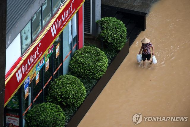 물에 잠긴 하노이 거리