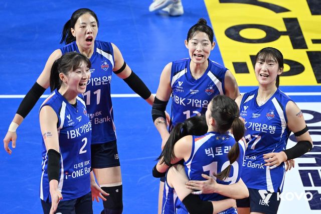득점 후 기뻐하는 IBK기업은행 선수들
