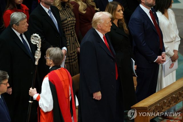 취임 예배 참석한 트럼프 대통령