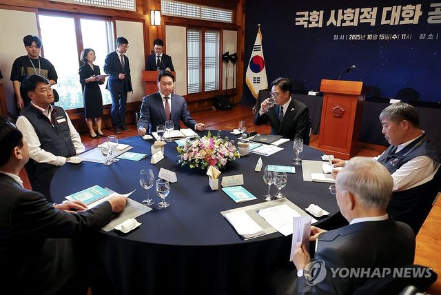 사회적대화 위해 모인 국회의장-노사 5단체 대표