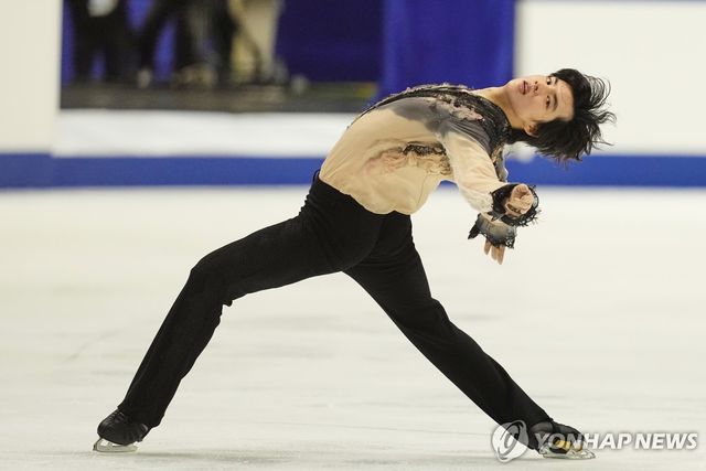 연기 펼치는 차준환